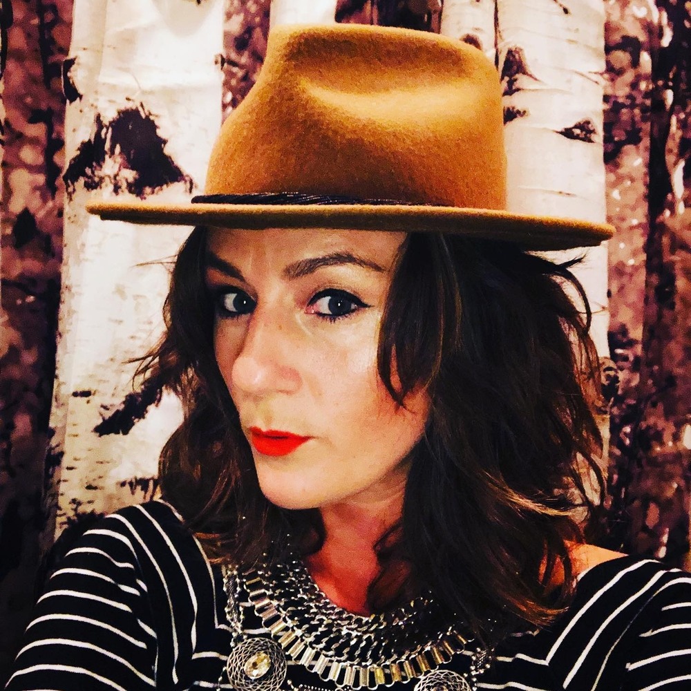 Meet your Posher, Dee